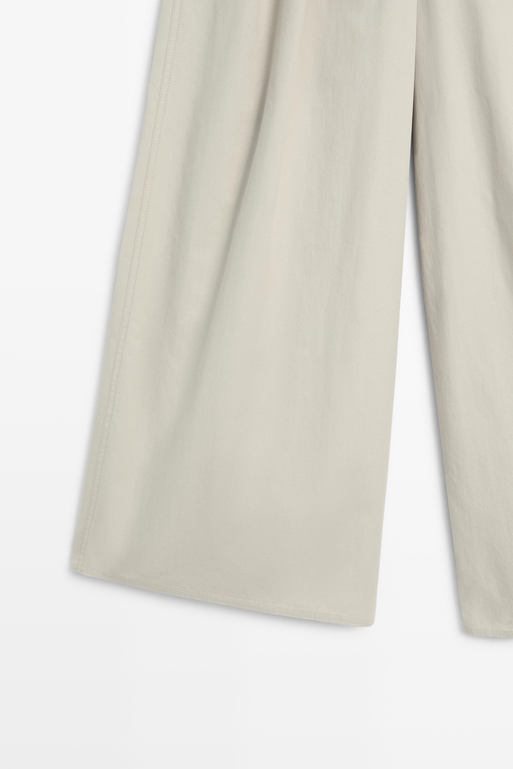 Pantalon large plissé avec ceinture